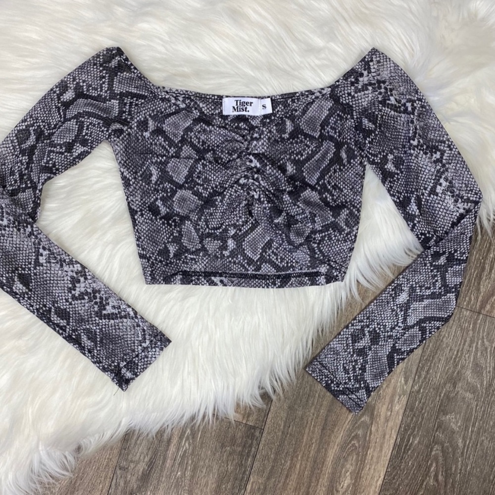 Tiger Mist Snake Print Long Sleeve Gray Crop Top Size S